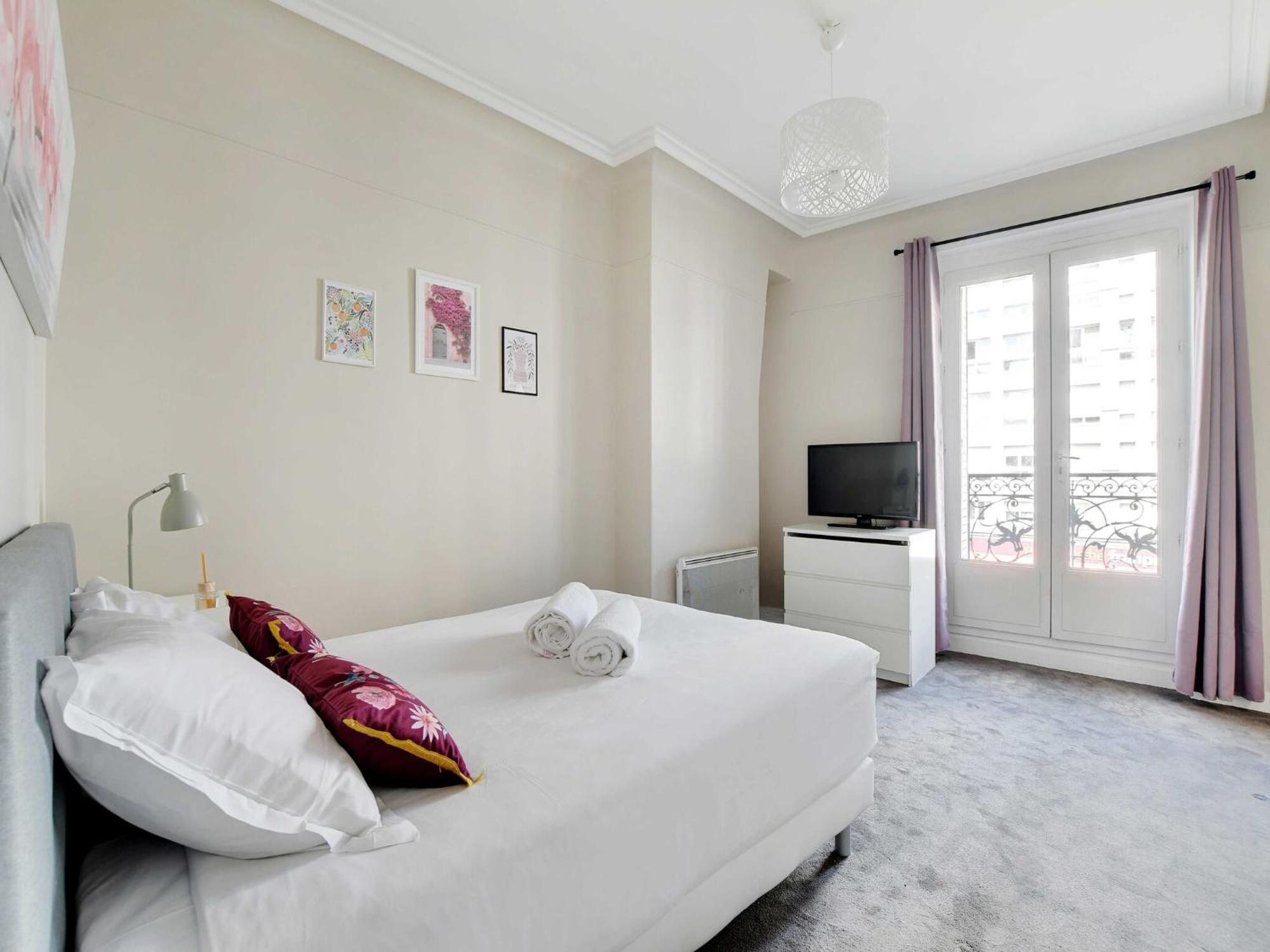 Bright - 2br-4p - Belleville Paris