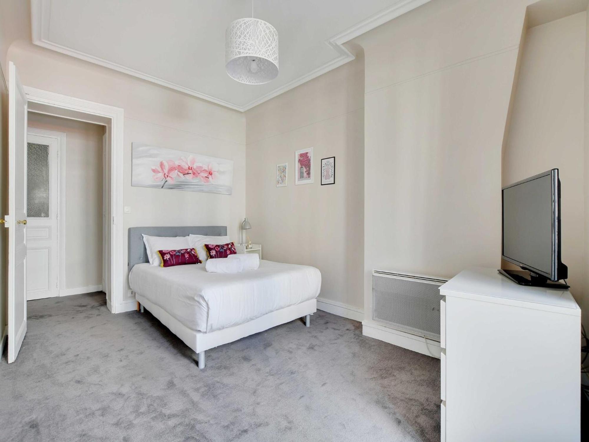 Bright - 2br-4p - Belleville Apartment