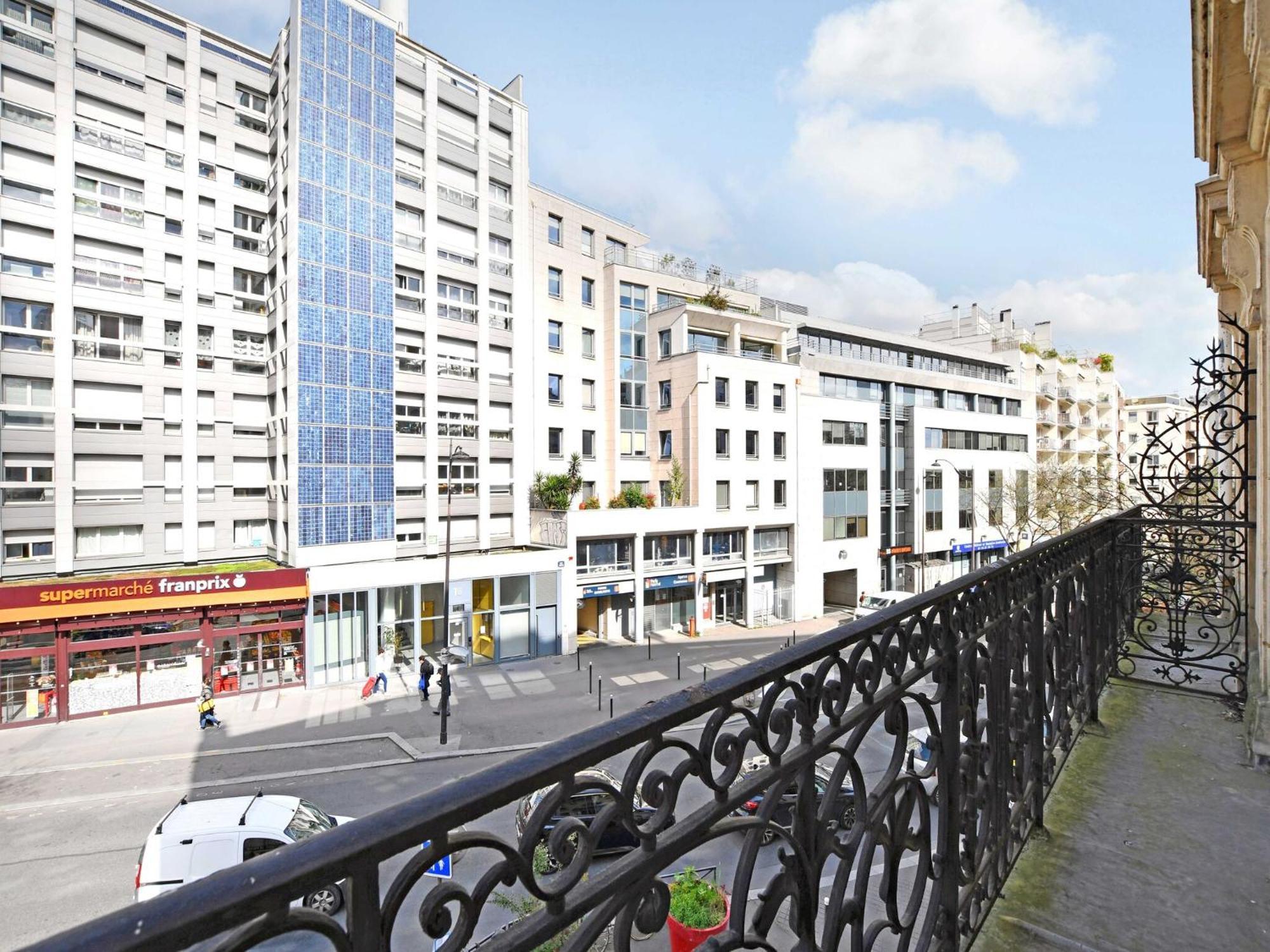 Bright - 2br-4p - Belleville Apartment *